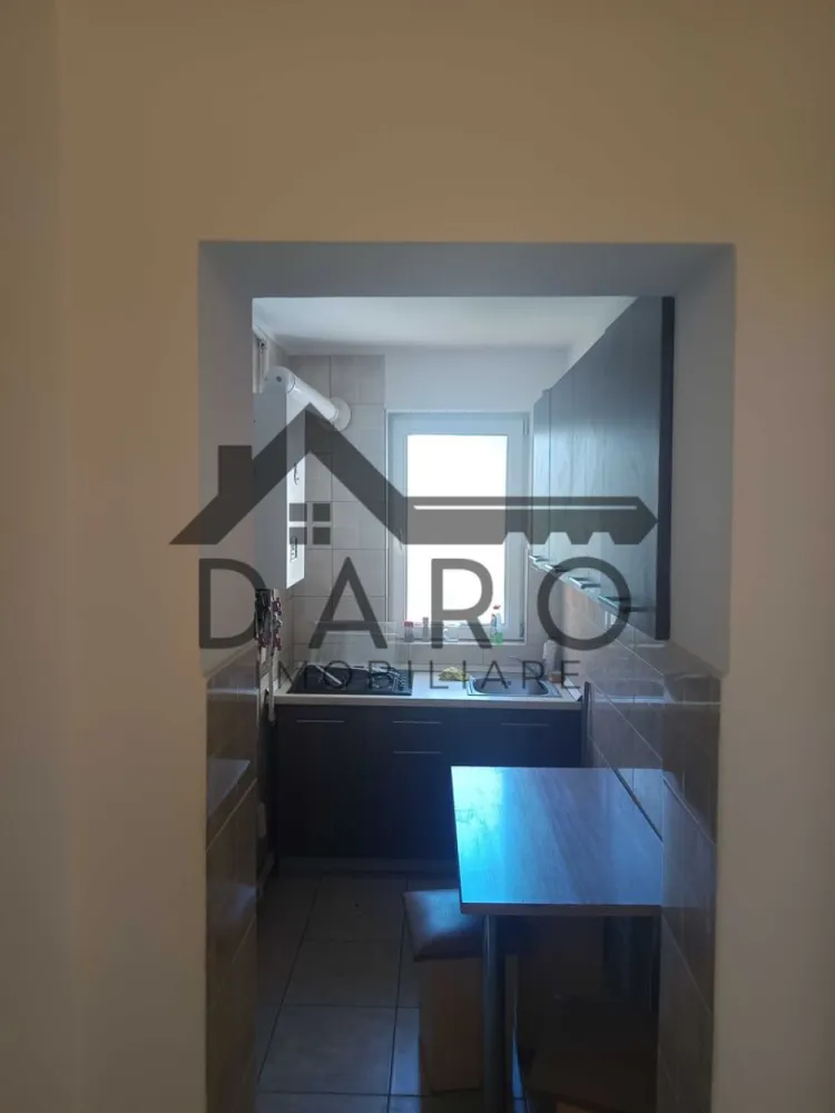 Apartament de închiriat - Închiriez apartament cu 3 camere, semidecomandat, complet mobilat și utilat, etaj 2, în Târgu Mureș, zona Dâmbu Pietrosu, str. Petru Dobra, nr.20, aproape de piață, școală, grădinița și stați de autobuz. Pentru mai multe detalii, va stau la dispoziție, la Nr. de telefon 07******62