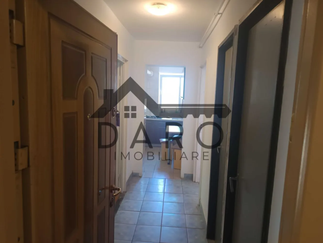 Apartament de închiriat - Închiriez apartament cu 3 camere, semidecomandat, complet mobilat și utilat, etaj 2, în Târgu Mureș, zona Dâmbu Pietrosu, str. Petru Dobra, nr.20, aproape de piață, școală, grădinița și stați de autobuz. Pentru mai multe detalii, va stau la dispoziție, la Nr. de telefon 07******62