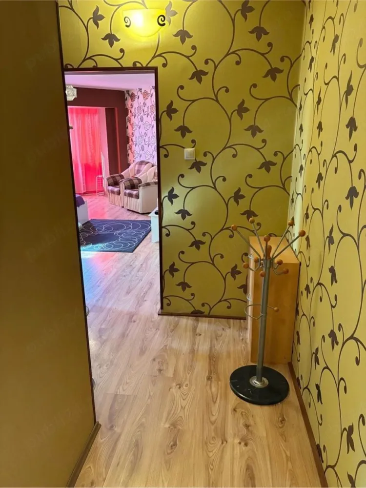 De inchiriat apartament cu o camera, Faleza, etaj 7/7, 350 euro - Se ofera spre închiriere un apartament cu 1 cameră, situat în prestigioasa zonă Mazepa 1, la etajul 7 din 7, cu o vedere spectaculoasă către Dunăre.
Apartamentul este complet mobilat și utilat, fiind ideal pentru o persoană sau un cuplu care își dorește confort și o locație excelentă. Luminos și primitor, acesta oferă toate condițiile necesare pentru mutare imediată.
- Vedere panoramică la Dunăre
- Etaj 7/7
- Complet mobilat și utilat
- Zonă excelentă, aproape de faleză, magazine și mijloace de transport
- Disponibil imediat
Preț: 350 Euro/lună
Garantie returnabila 350 euro.
Se percepe comision de tranzactionare.
Pentru detalii suplimentare și programarea unei vizionări, nu ezitați să mă contactați 0741.030.291 Marilena, Agentia Mag Invest.