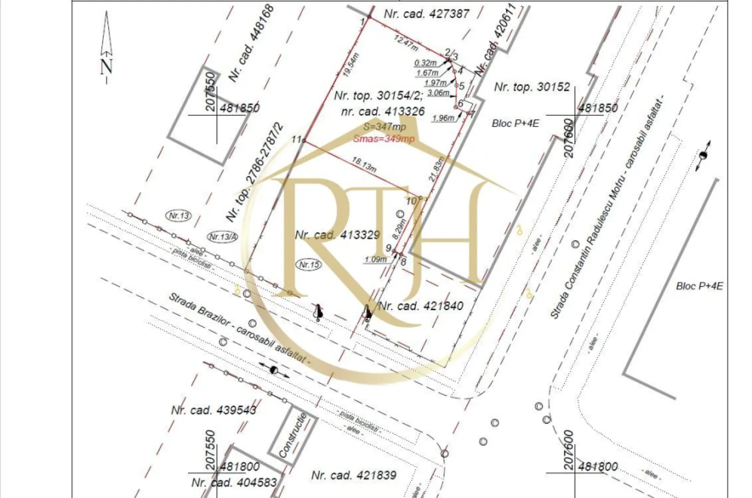 De vânzare teren intravilan pentru construcții, zona Lipovei, Timișoara 701 mp - Oportunitate excelentă de investiție în zona Lipovei, una dintre cele mai căutate și bine poziționate zone din Timișoara. Oferim spre vânzare două terenuri situate pe strada Brazilor nr. 15, langa Piata Noua, la doar aproximativ 10 minute de Iulius Mall, într-un cartier dezvoltat, cu acces rapid către școli, magazine, mijloace de transport și principalele artere ale orașului.
Terenurile sunt intravilane și se vând exclusiv împreună, având o suprafață totală de 701 mp, compusă din parcela din față, cu front stradal de aproximativ 18 ml și o suprafață de 354 mp, respectiv parcela din spate, în suprafață de 347 mp. Configurația terenului îl face potrivit pentru dezvoltare rezidențială, inclusiv pentru construcția unui duplex sau a unei locuințe individuale.
Conform PUG Timișoara, terenul este încadrat în zona Liu – locuințe cu regim redus de înălțime, permițând construirea de case individuale sau locuințe semicolective (maximum două unități locative), cu regim de înălțime de tip (S)+P+1+M sau (S)+P+1+R, respectiv D+P+M sau D+P+R, și o înălțime maximă de până la 12 m. Indicatorii urbanistici oferă un POT de 35% și un CUT de 0,9, asigurând o utilizare eficientă a terenului.
Terenul beneficiază de utilități în zonă – apă, canalizare, gaz și energie electrică – iar accesul este facil. Zona este una consolidată urbanistic, cu locuințe existente și infrastructură completă, oferind siguranță și stabilitate investiției.
Datorită poziționării și reglementărilor urbanistice, proprietatea reprezintă o alegere foarte bună atât pentru construcția unei locuințe proprii, cât și pentru o investiție cu potențial de valorificare ulterioară.

Prețul total pentru ambele terenuri este de 197.000 euro, aproximativ 280 euro/mp - 0% Comision Agentie !
Proprietate reprezentată în exclusivitate de RealTimHouse.ro – Un pas spre un loc doar al tău.