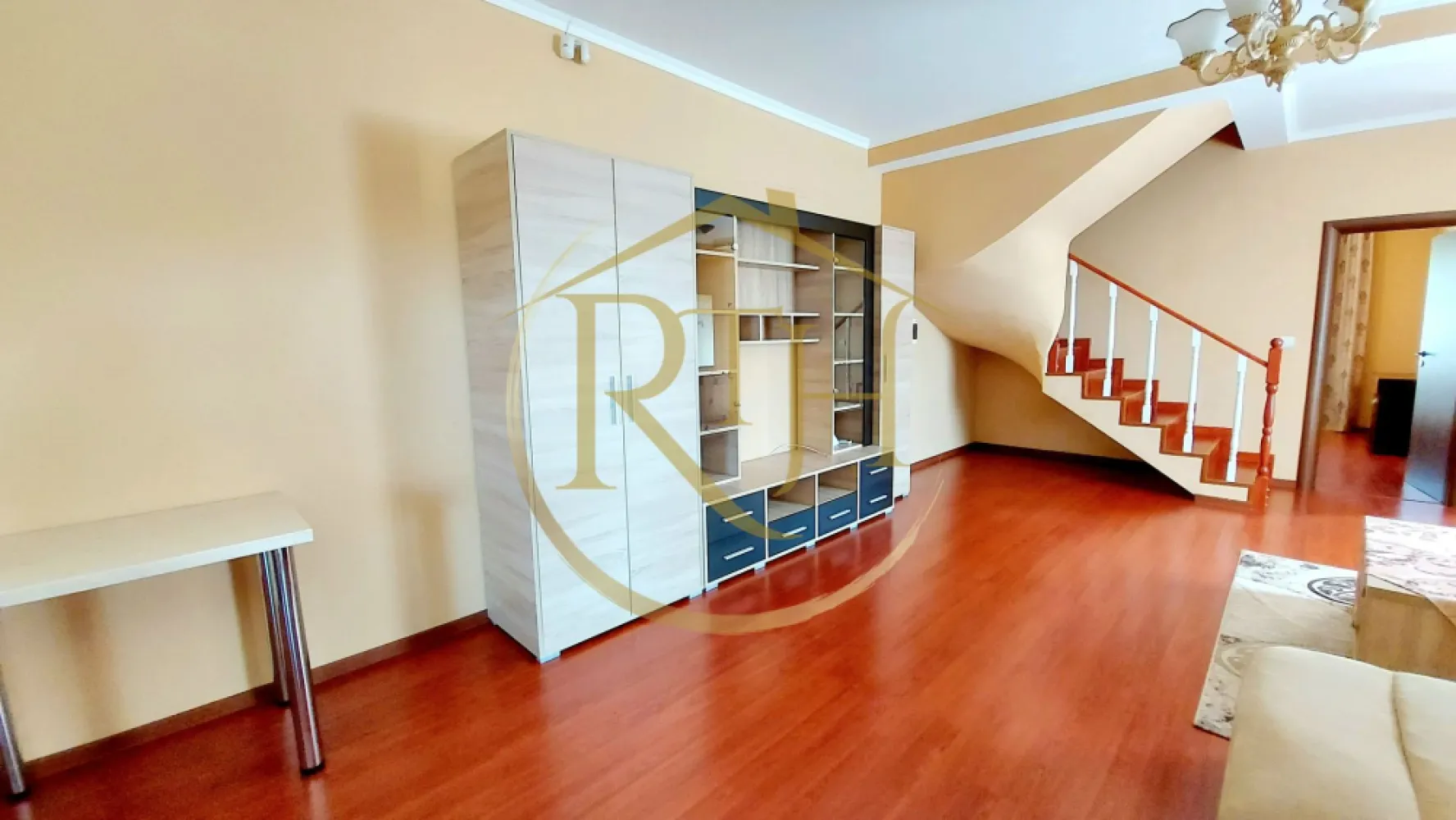 Oferim spre inchiriere casa-duplex,4 camere,Dumbravita aproape de Lidl