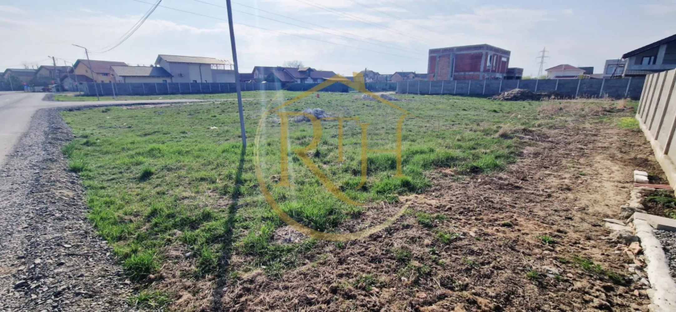 Vand teren intravilan cu proiect si autorizatie de constructie in Giroc - Vă prezentăm o proprietate cu adevărat valoroasă, ideală pentru construcția unei locuințe moderne sau pentru investiție sigură: teren intravilan în suprafață de 454 mp, poziționat excelent, cu 3 fronturi stradale, dintre care frontul principal măsoară 17 ml.

Unul dintre marile avantaje ale acestui teren este faptul că se vinde cu autorizație de construcție valabilă și proiect complet inclus, pentru o locuință cu regim de înălțime P + M (parter + mansardă) – ceea ce permite demararea imediată a construcției, fără întârzieri sau costuri suplimentare pentru documentație.

Caracteristici și beneficii:

Suprafață teren: 454 mp
Front stradal principal: 17 ml
3 fronturi stradale – acces facil și versatilitate în proiectare
Toate utilitățile la limita proprietății (apă, gaz, curent, canalizare)
Autorizație de construcție inclusă
Proiect complet inclus în preț

Regim urbanistic:

Regim de înălțime: P + 1E + M

Destinație: locuință individuală sau duplex

POT: 35%

CUT: 1.05

Datorită poziționării și configurației, terenul oferă multiple posibilități de dezvoltare, fiind potrivit atât pentru locuință personală, cât și pentru proiecte imobiliare.

Preț: 125.000 euro (negociabil)/ nu se plateste comision.

Pentru informații suplimentare sau programarea unei vizionări, vă stăm la dispoziție.
Investiție sigură, cu toate etapele pregătite pentru construcție!

Proprietate reprezentată de RealTimHouse.ro - Un pas spre un loc doar al tău!