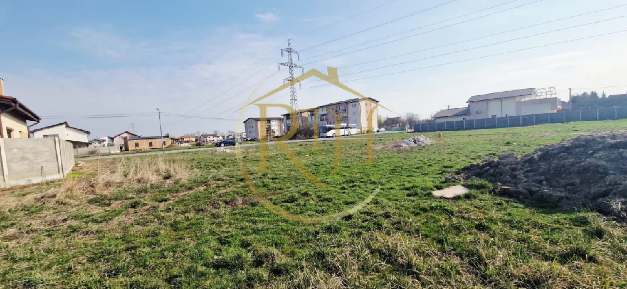 Vand teren intravilan cu proiect si autorizatie de constructie in Giroc - Vă prezentăm o proprietate cu adevărat valoroasă, ideală pentru construcția unei locuințe moderne sau pentru investiție sigură: teren intravilan în suprafață de 454 mp, poziționat excelent, cu 3 fronturi stradale, dintre care frontul principal măsoară 17 ml.

Unul dintre marile avantaje ale acestui teren este faptul că se vinde cu autorizație de construcție valabilă și proiect complet inclus, pentru o locuință cu regim de înălțime P + M (parter + mansardă) – ceea ce permite demararea imediată a construcției, fără întârzieri sau costuri suplimentare pentru documentație.

Caracteristici și beneficii:

Suprafață teren: 454 mp
Front stradal principal: 17 ml
3 fronturi stradale – acces facil și versatilitate în proiectare
Toate utilitățile la limita proprietății (apă, gaz, curent, canalizare)
Autorizație de construcție inclusă
Proiect complet inclus în preț

Regim urbanistic:

Regim de înălțime: P + 1E + M

Destinație: locuință individuală sau duplex

POT: 35%

CUT: 1.05

Datorită poziționării și configurației, terenul oferă multiple posibilități de dezvoltare, fiind potrivit atât pentru locuință personală, cât și pentru proiecte imobiliare.

Preț: 125.000 euro (negociabil)/ nu se plateste comision.

Pentru informații suplimentare sau programarea unei vizionări, vă stăm la dispoziție.
Investiție sigură, cu toate etapele pregătite pentru construcție!

Proprietate reprezentată de RealTimHouse.ro - Un pas spre un loc doar al tău!