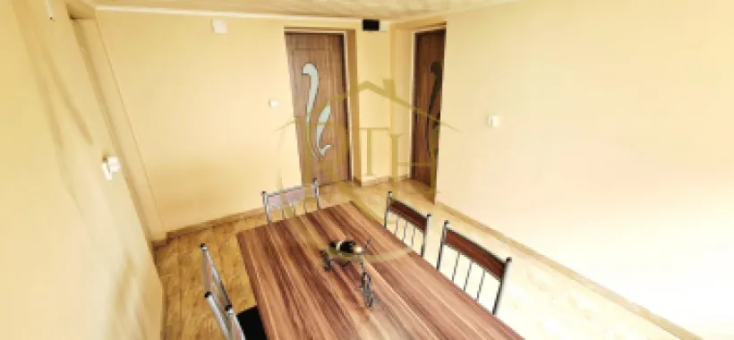 Vand casa recent renovata cu 900 mp curte si gradina in Carpinis