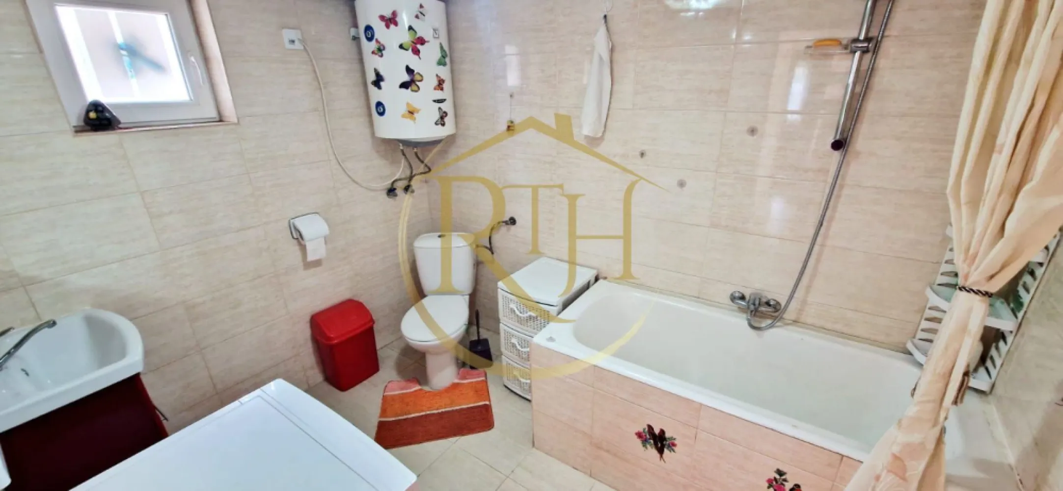 Vand casa recent renovata cu 900 mp curte si gradina in Carpinis