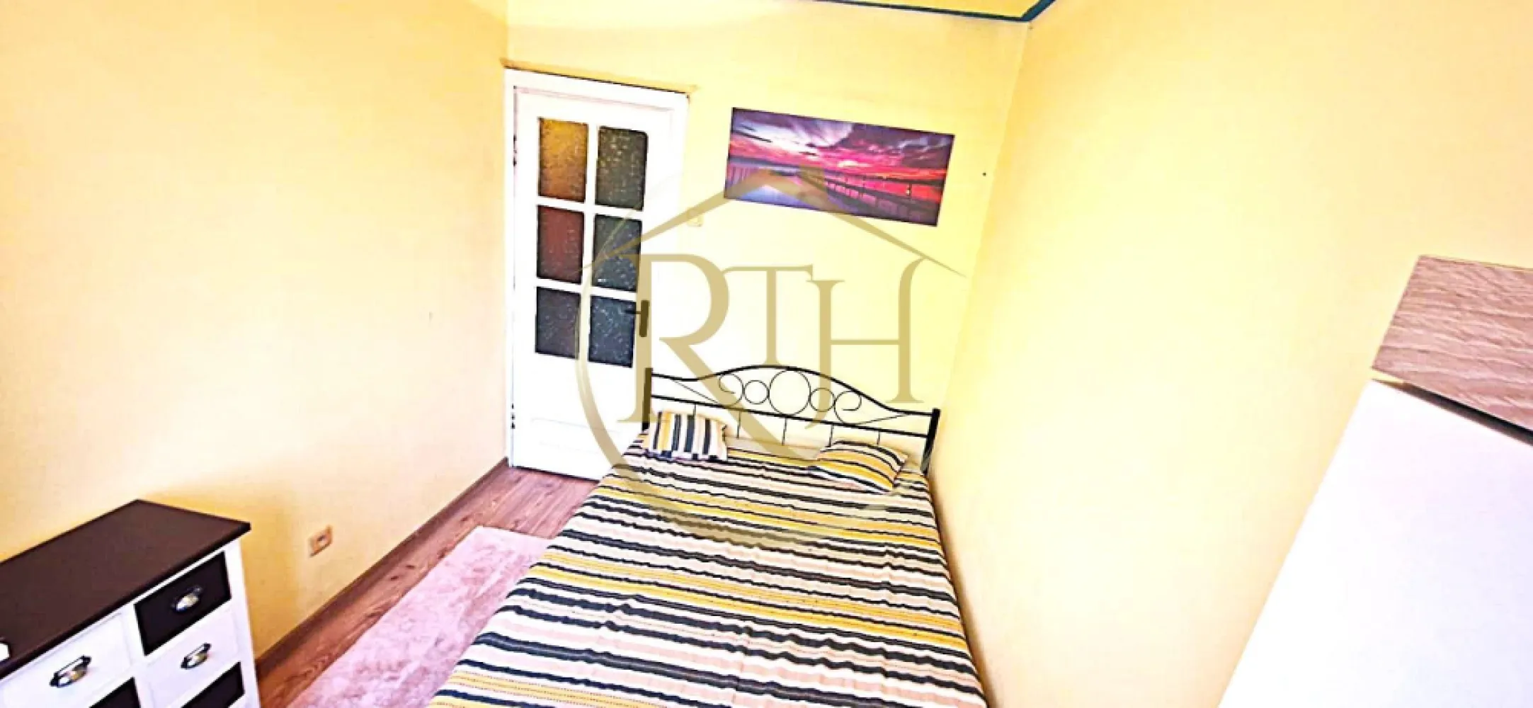 Vand apartament cu 4 camere in zona spitalul judetean,comision ,,0''