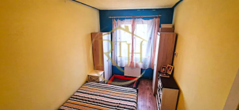 Vand apartament cu 4 camere in zona spitalul judetean,comision ,,0''