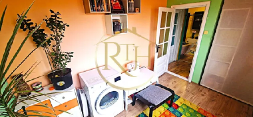 Vand apartament cu 4 camere in zona spitalul judetean,comision ,,0''