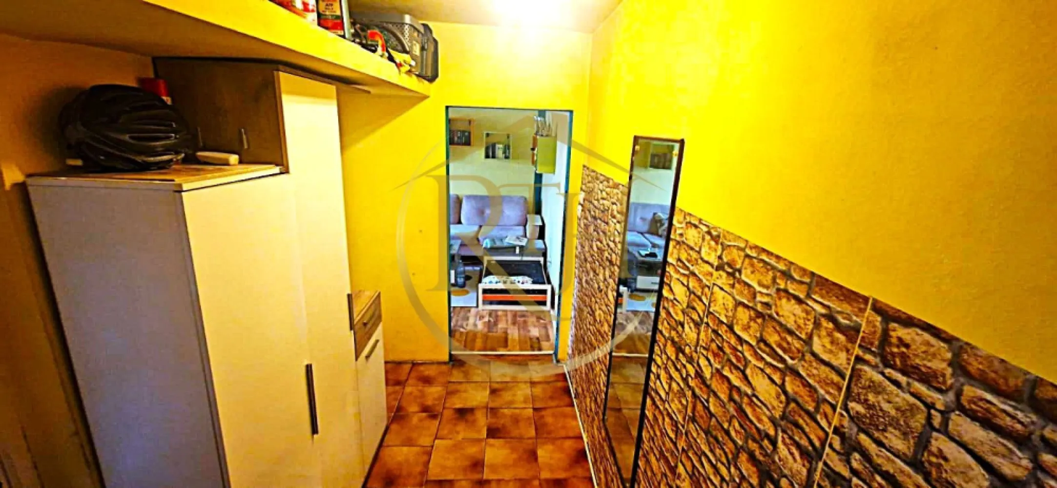 Vand apartament cu 4 camere in zona spitalul judetean,comision ,,0''