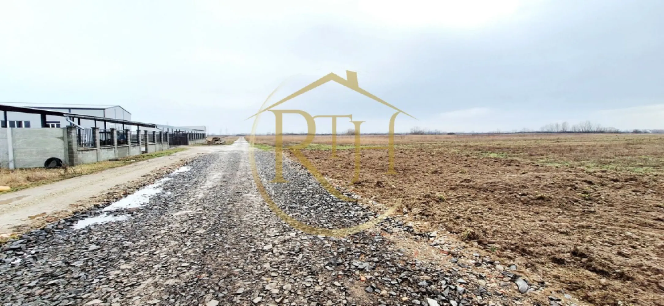 De vanzare parcele teren intravilan in Urseni pentru constructii rezidentiale. - 🌿 Oportunitate Premium în Urseni – 10 parcele de teren intravilan pentru construcții rezidențiale 🌿

Oferim spre vânzare 10 parcele de teren intravilan, situate în localitatea Urseni, pe drumul de legătură către Moșnița Nouă – o zonă aflată într-o continuă dezvoltare rezidențială, apreciată pentru potențialul investițional și pentru cadrul liniștit 🏡.
Amplasarea permite acces rapid către facilitățile urbane, fără a compromite confortul și intimitatea viitorilor proprietari.

Suprafețele parcelelor sunt cuprinse între 570 mp și 700 mp, oferind flexibilitate în proiectarea construcțiilor.
👉 Front stradal generos, între 17 și 19 ml, ideal pentru locuințe individuale sau duplexuri.

Accesul se realizează pe drum pietruit, iar terenurile se vând fără utilități, acestea urmând să fie racordate ulterior de către cumpărător.
Proprietatea reprezintă o investiție sigură, potrivită atât pentru dezvoltatori, cât și pentru persoane care își doresc construirea unei locuințe într-o zonă cu perspectivă 📈.

💰 Preturile / parcela incep de la 35,464 euro (62 €/mp) – parcele destinate locuințelor, cu maxim 2 apartamente/imobil (duplex), usor negociabil.

📞 Pentru mai multe detalii, documentație completă și informații suplimentare, vă rugăm să ne contactați telefonic.

Proprietate reprezentată în exclusivitate de RealTimHouse.ro – Un pas spre un loc doar al tău! ✨
