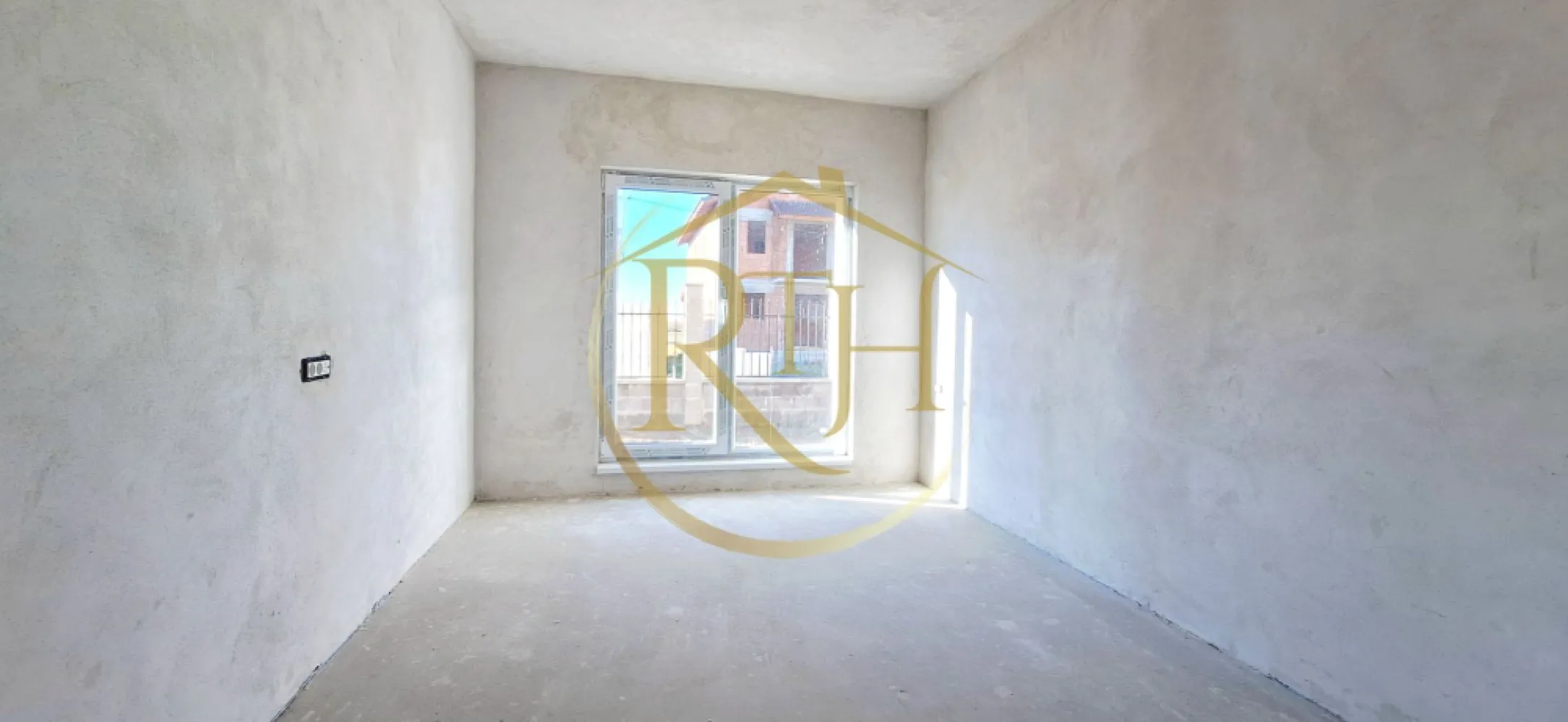 Oferim spre vanzare Case-Duplex cu 4 camere, situate in Giroc, zona buna