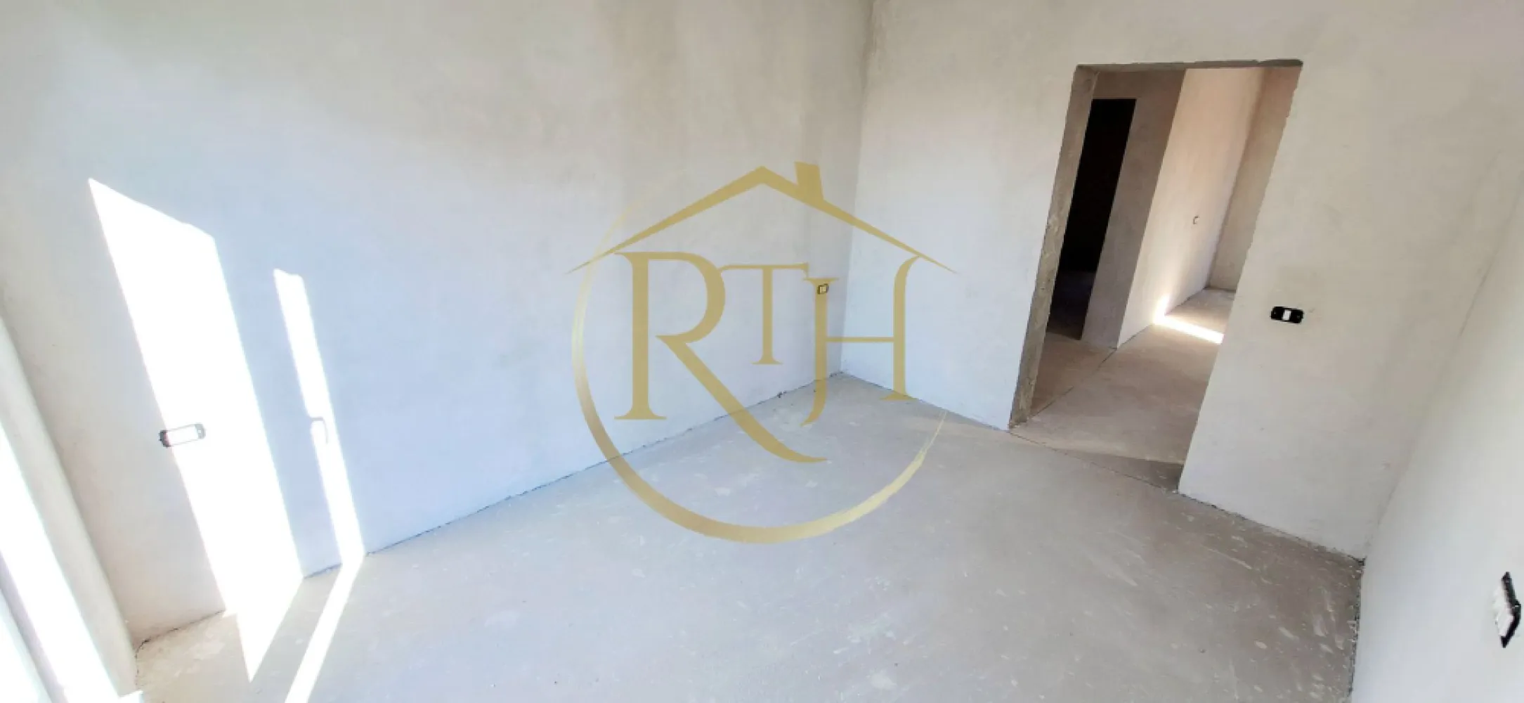 Oferim spre vanzare Case-Duplex cu 4 camere, situate in Giroc, zona buna