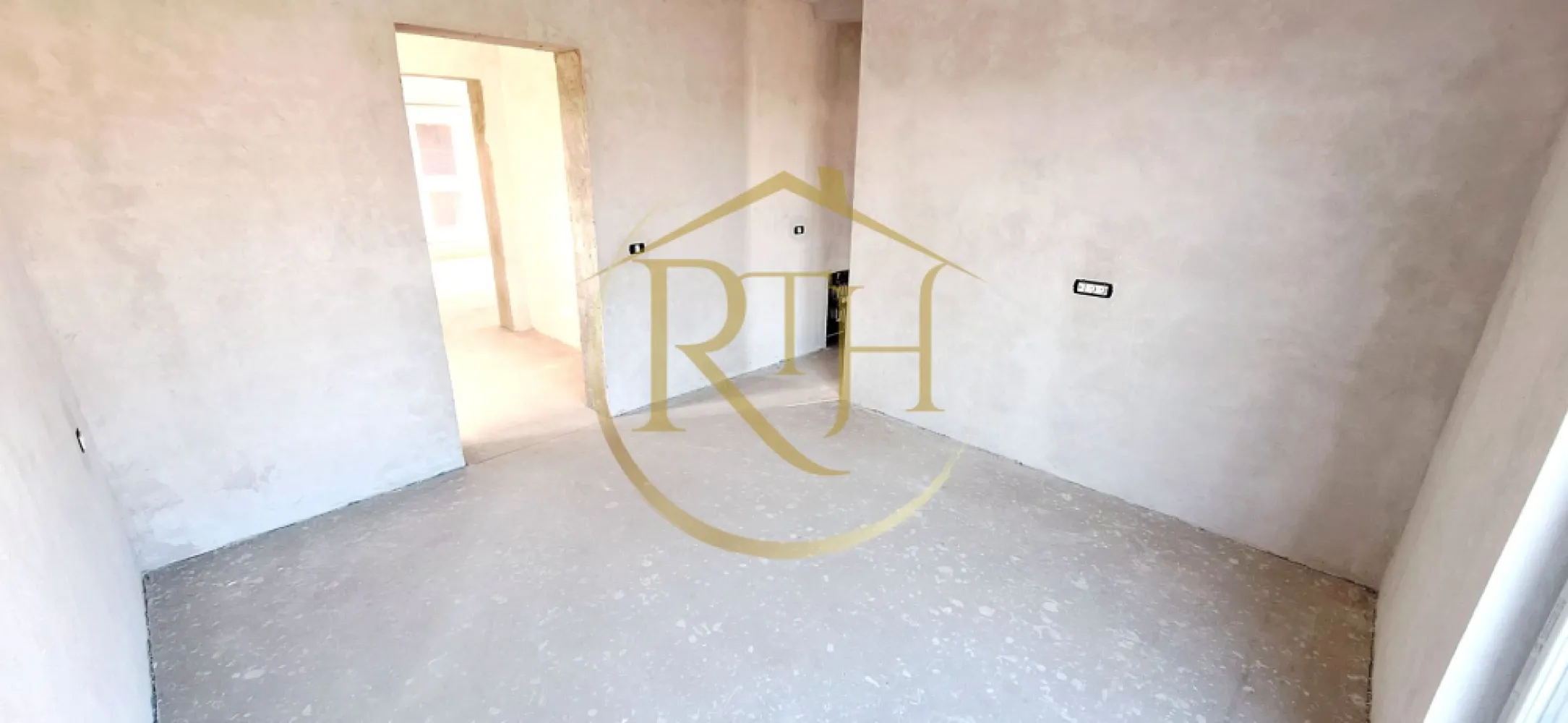 Oferim spre vanzare Case-Duplex cu 4 camere, situate in Giroc, zona buna