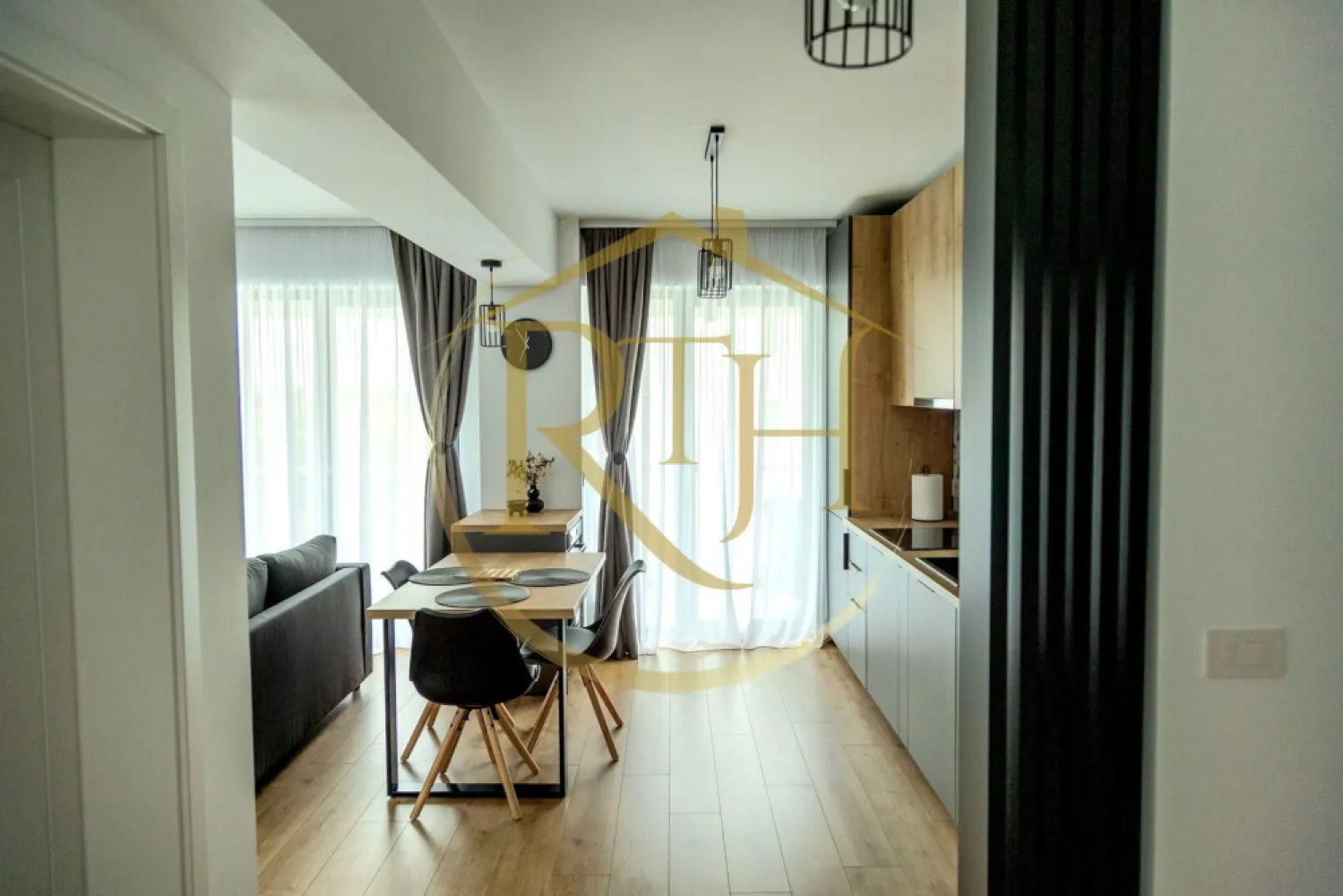 Oferim spre inchiriere apartament cu 3 camere, totul Nou, zona Lipovei,Bloc Nou