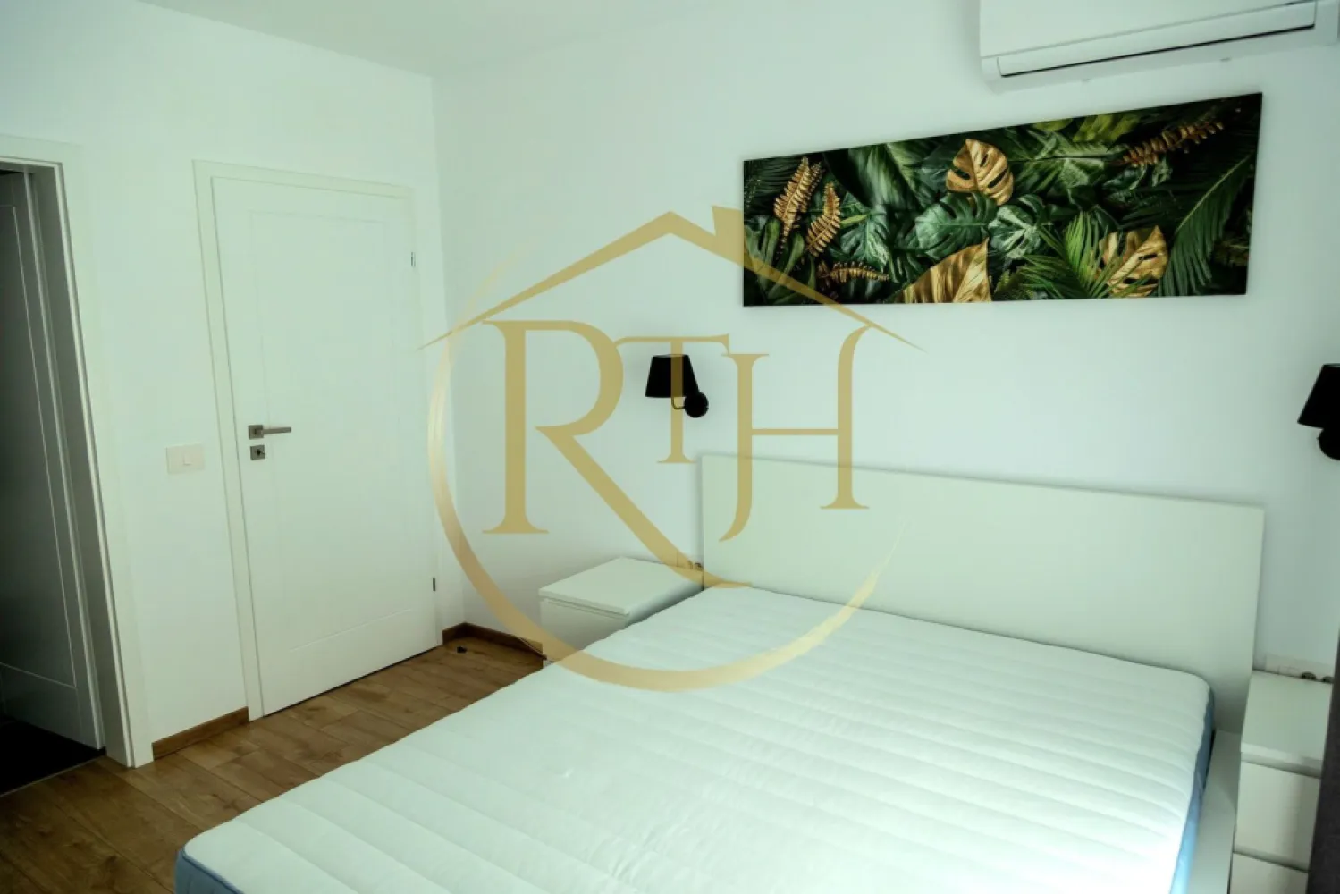 Oferim spre inchiriere apartament cu 3 camere, totul Nou, zona Lipovei,Bloc Nou