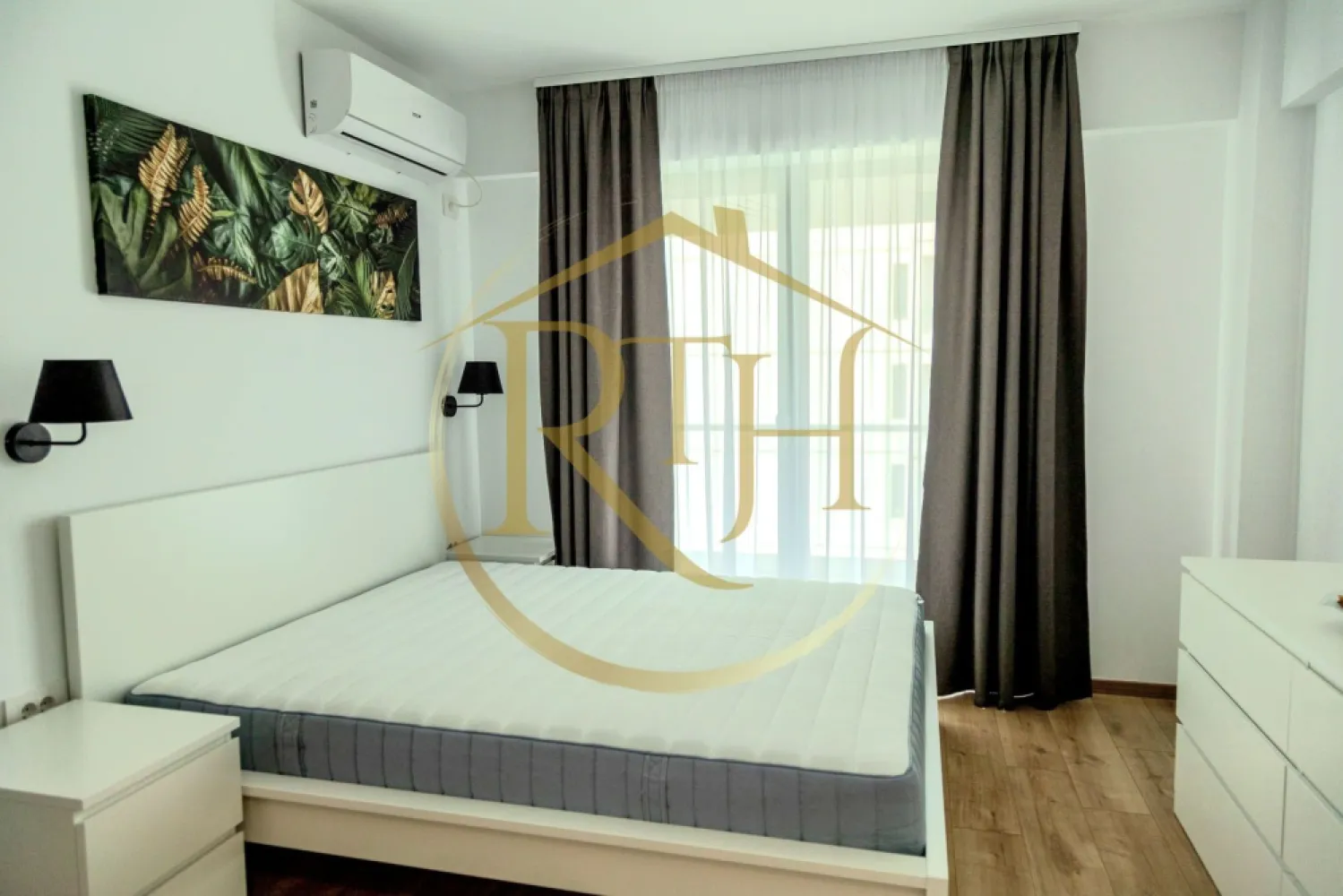 Oferim spre inchiriere apartament cu 3 camere, totul Nou, zona Lipovei,Bloc Nou