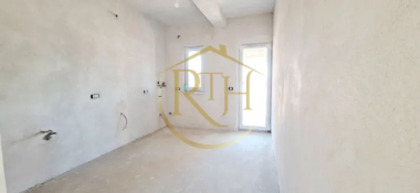 Oferim spre vanzare Case-Duplex cu 4 camere, situate in Giroc, zona buna