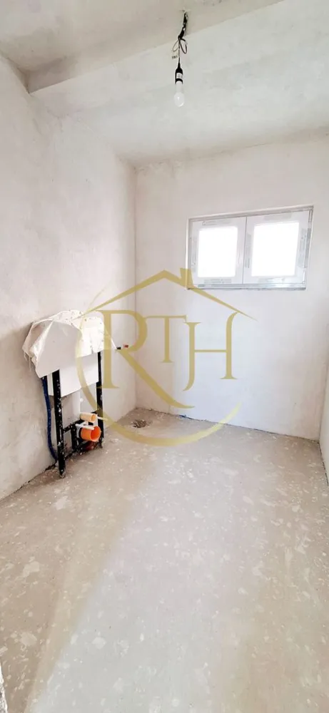 Oferim spre vanzare Case-Duplex cu 4 camere, situate in Giroc, zona buna