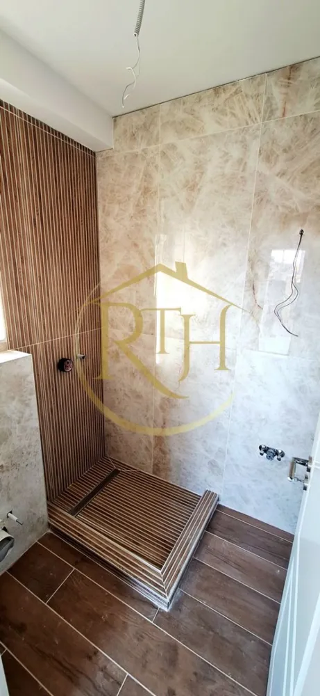 Oferim spre vanzare casa-duplex cu 4 camere si 3 bai situata in Giroc