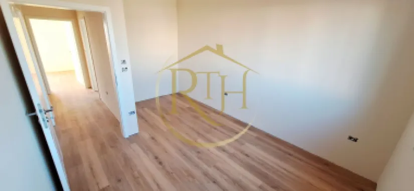 Oferim spre vanzare casa-duplex cu 4 camere si 3 bai situata in Giroc