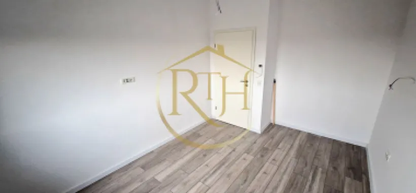 Duplex de vanzare cu 4 camere,2 bai,250 mp teren-Mosnita Veche zona Centrala.