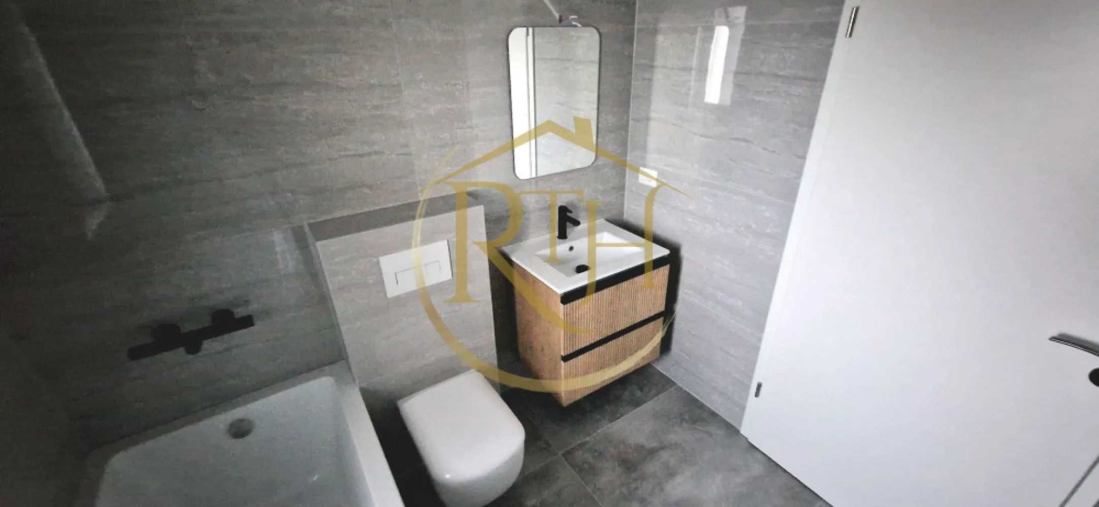 Duplex de vanzare cu 4 camere,2 bai,250 mp teren-Mosnita Veche zona Centrala.
