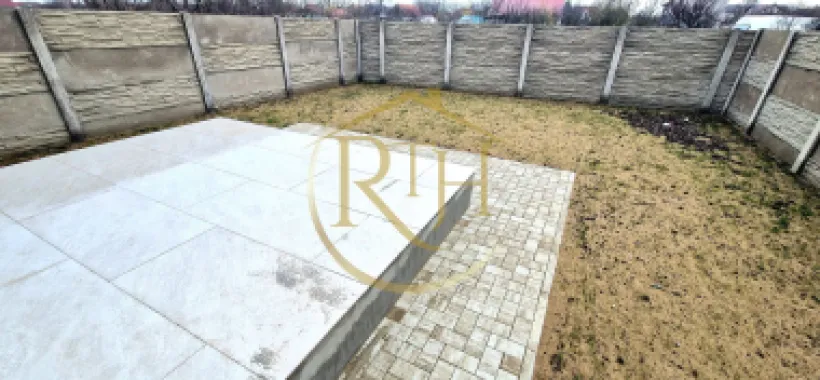 Duplex de vanzare cu 4 camere,2 bai,250 mp teren-Mosnita Veche zona Centrala.