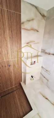 Oferim spre vanzare casa-duplex cu 4 camere si 3 bai situata in Giroc