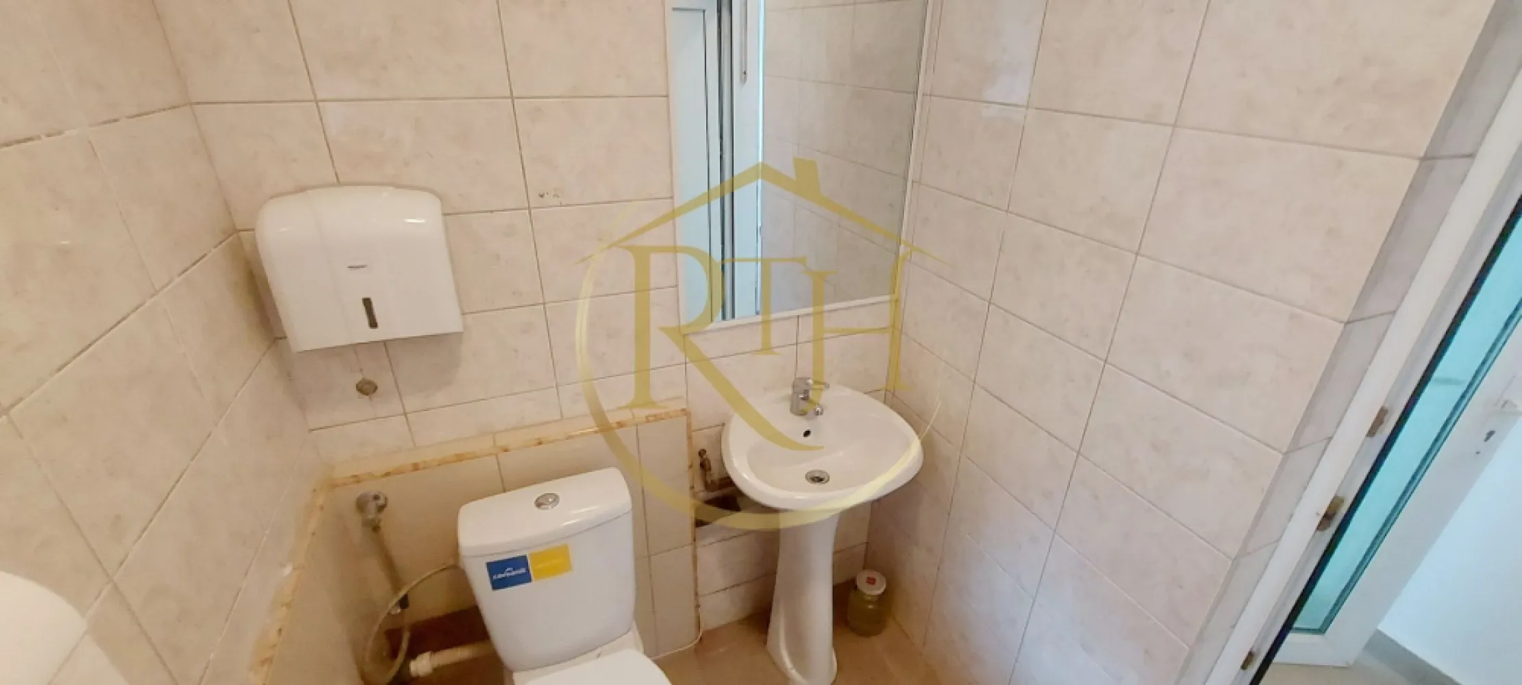 Închiriez spațiu comercial 4 camere–Zona Centrală – 77 mp utili.