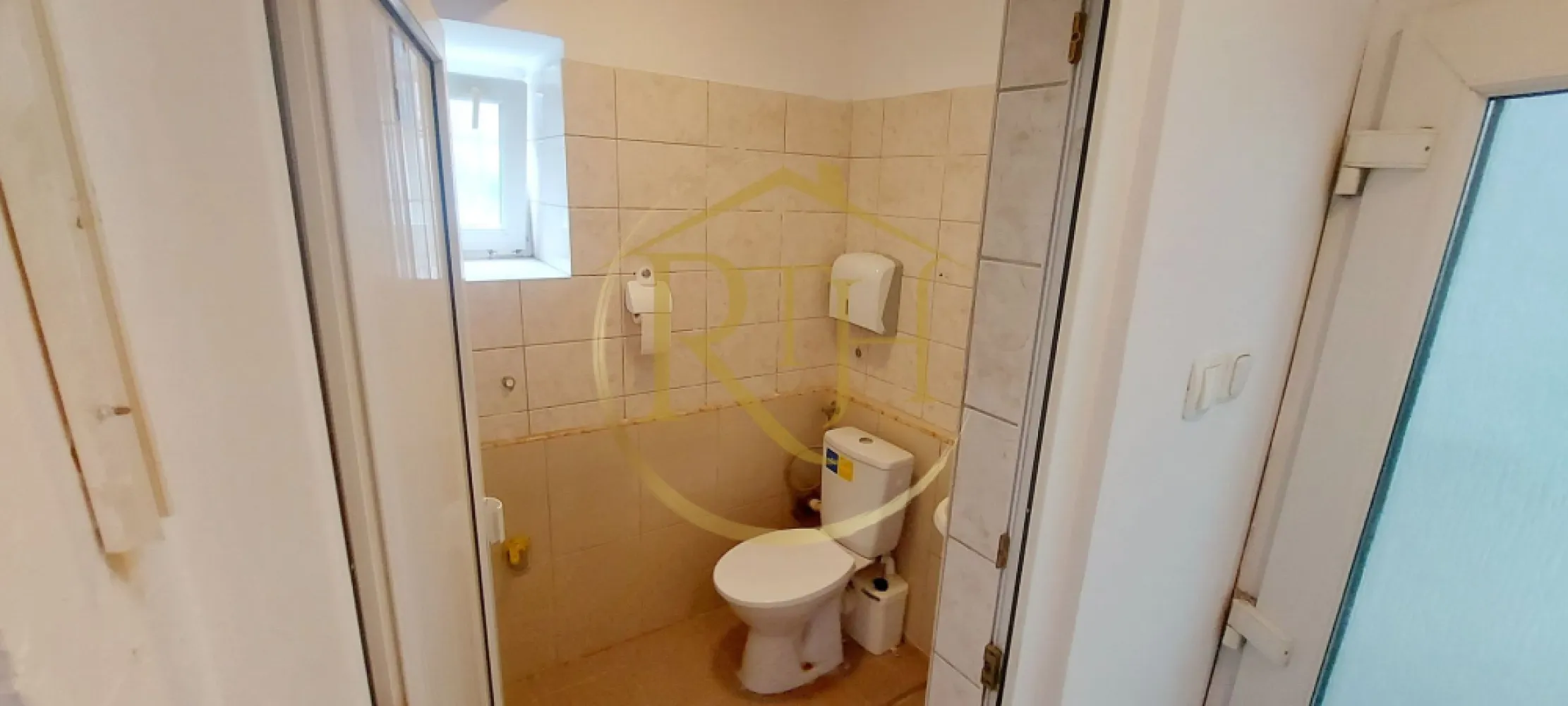 Închiriez spațiu comercial 4 camere–Zona Centrală – 77 mp utili.