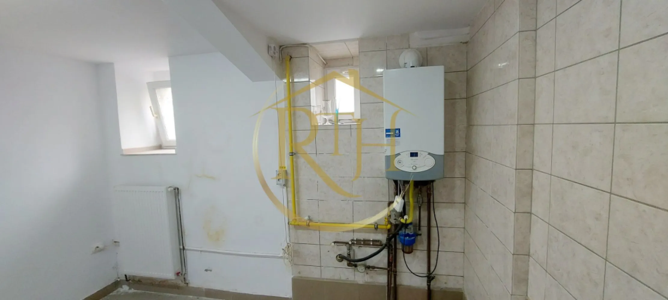 Închiriez spațiu comercial 4 camere–Zona Centrală – 77 mp utili.