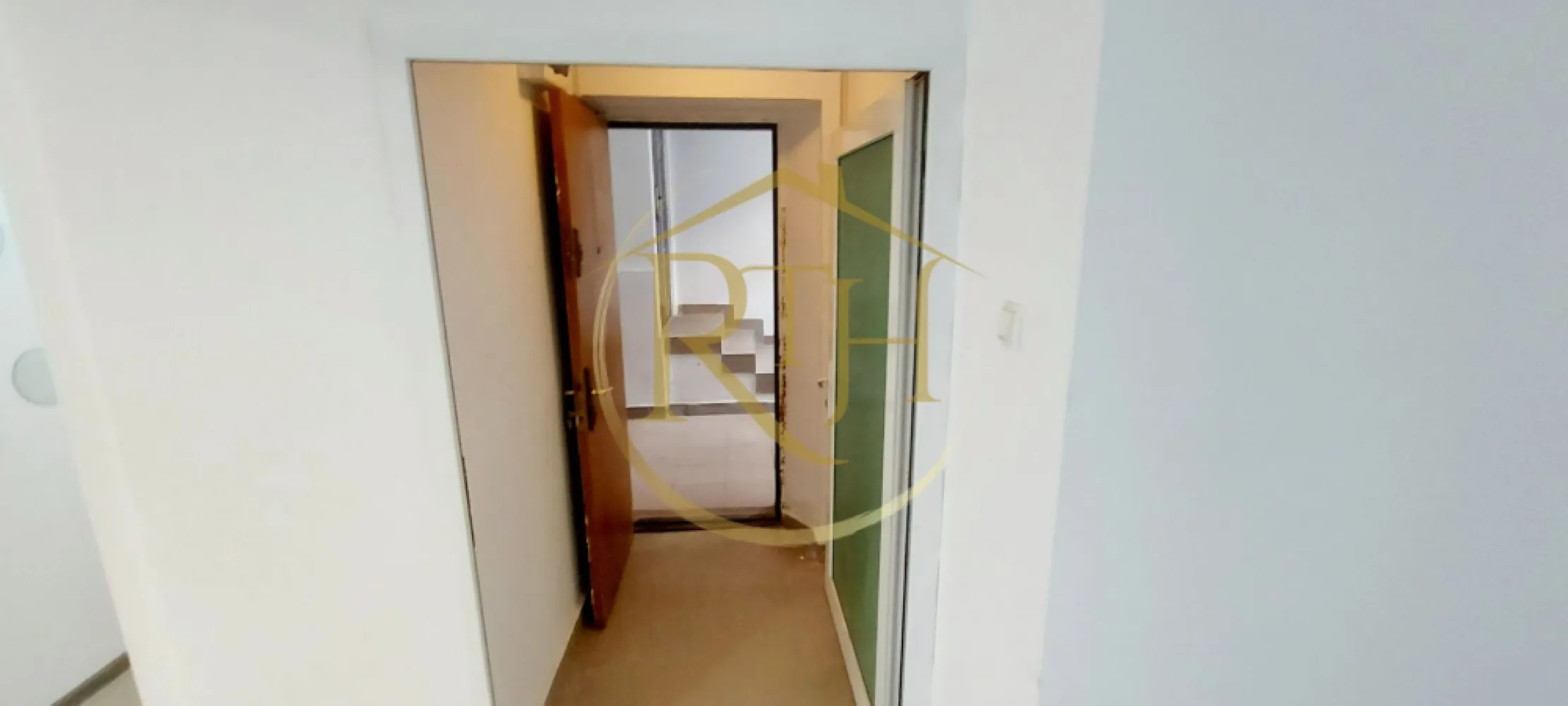 Închiriez spațiu comercial 4 camere–Zona Centrală – 77 mp utili.