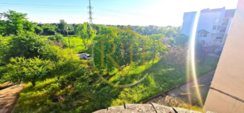 Vand apartament 2 camere,zona linistita cu mult spatiu verde ,0 Comision