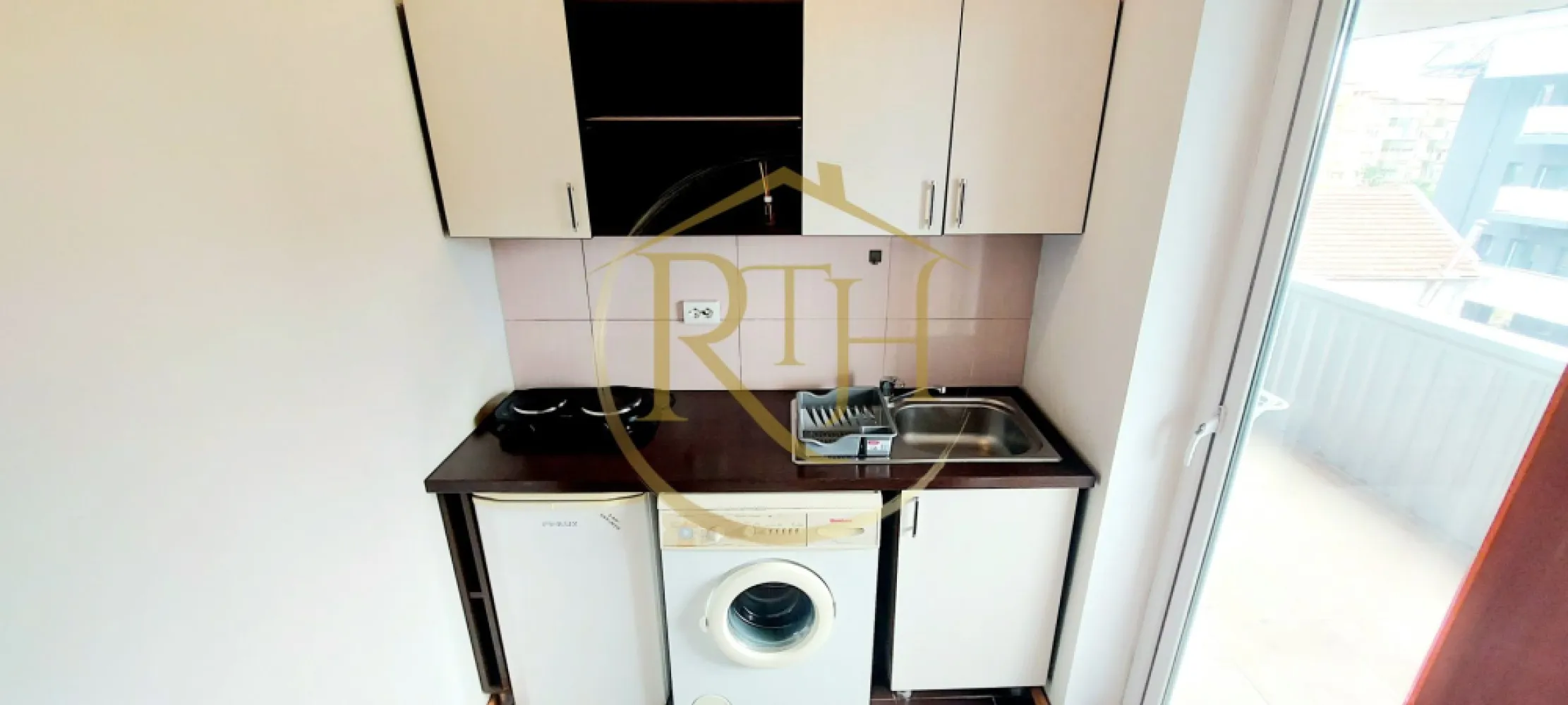 Oferim spre inchiriere garsoniera, situata in zona Soarelui, Parcare si balcon