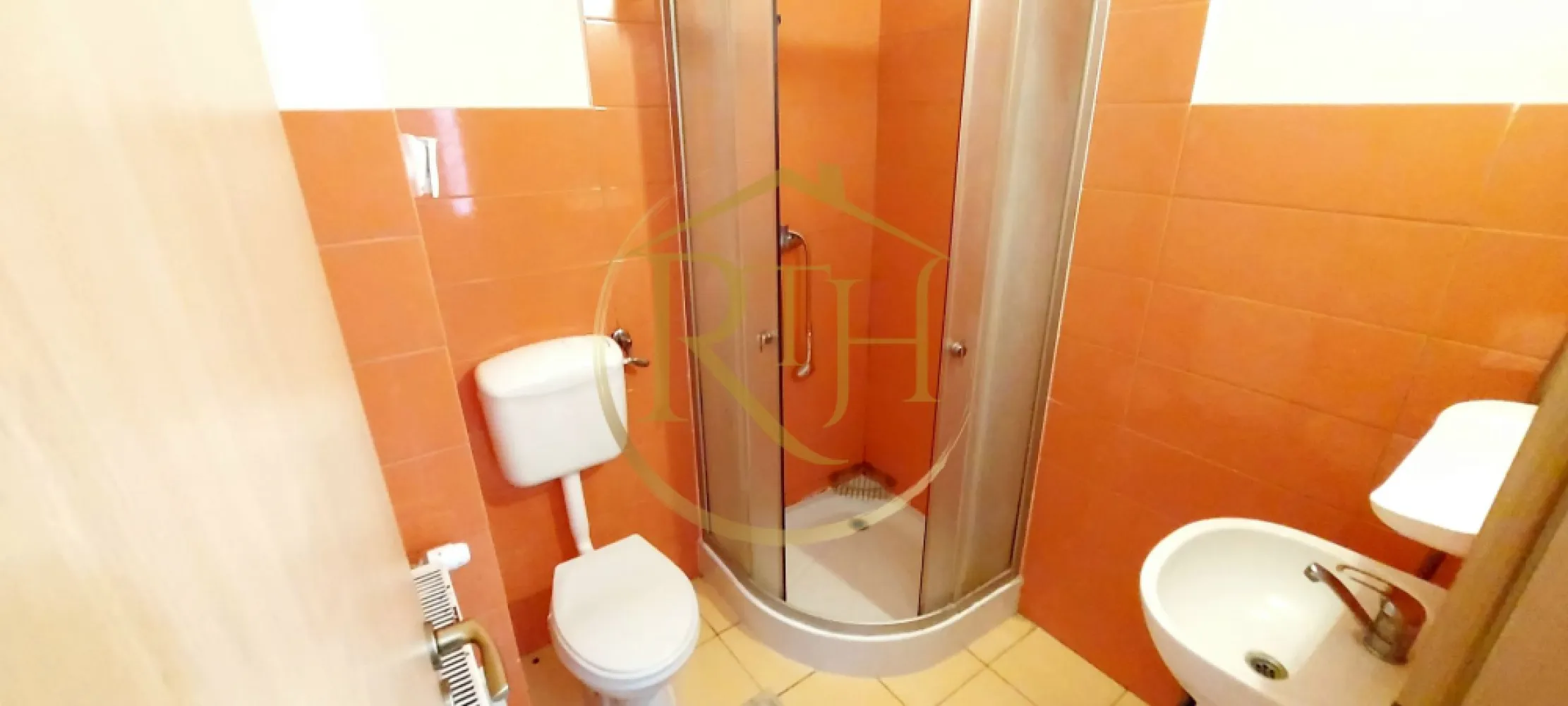 Oferim spre inchiriere garsoniera, situata in zona Soarelui, Parcare si balcon