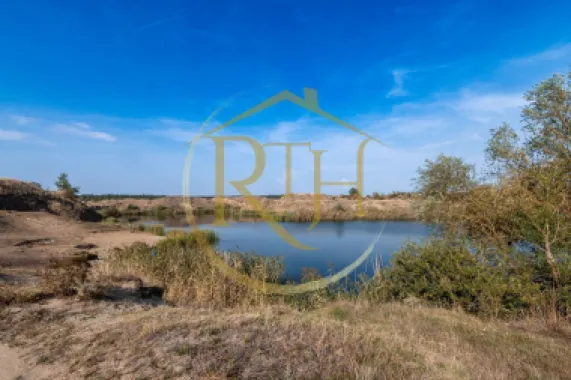 Investiție unică, 10 ha teren cu luciu de apă, ideal pentru turism și agrement!