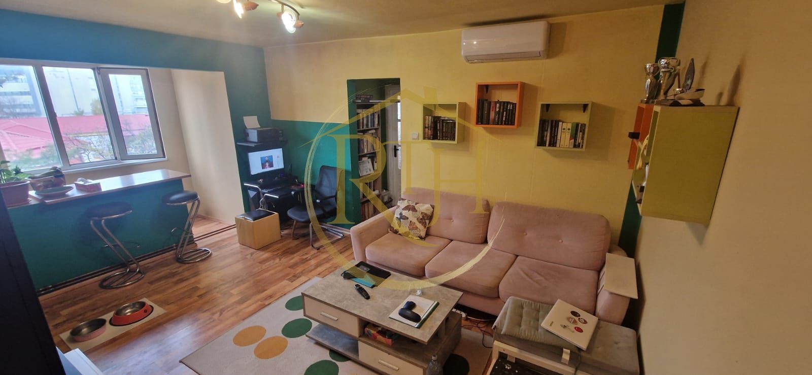 Vand apartament cu 4 camere in zona spitalul judetean,comision ,,0''