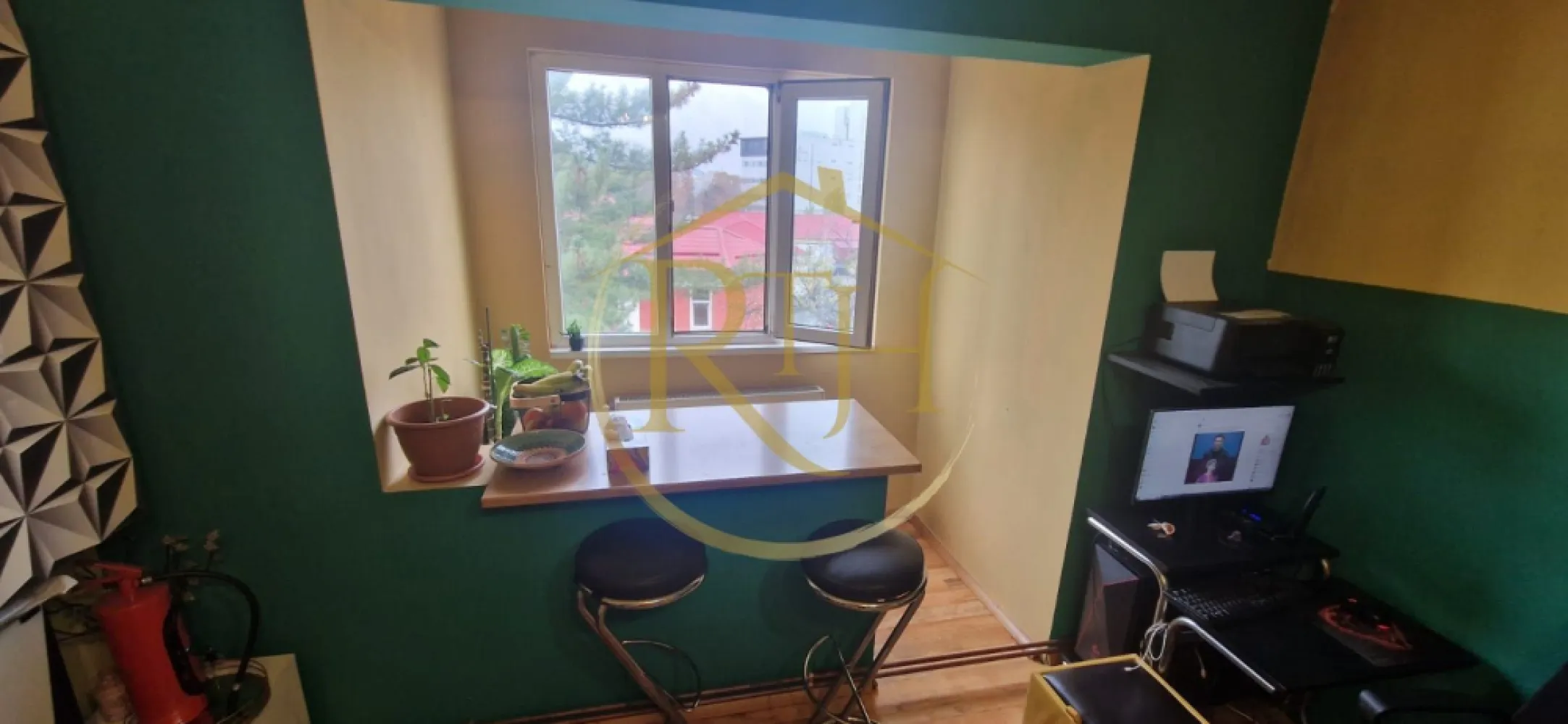 Vand apartament cu 4 camere in zona spitalul judetean,comision ,,0''