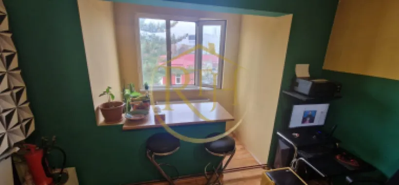 Vand apartament cu 4 camere in zona spitalul judetean,comision ,,0''