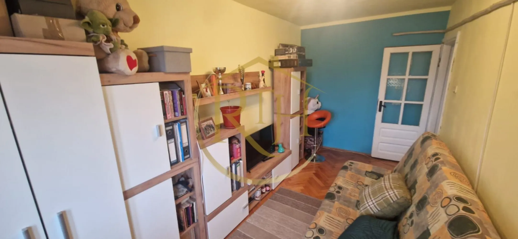 Vand apartament cu 4 camere in zona spitalul judetean,comision ,,0''