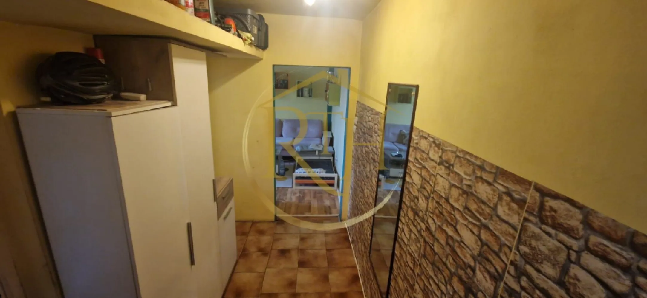 Vand apartament cu 4 camere in zona spitalul judetean,comision ,,0''