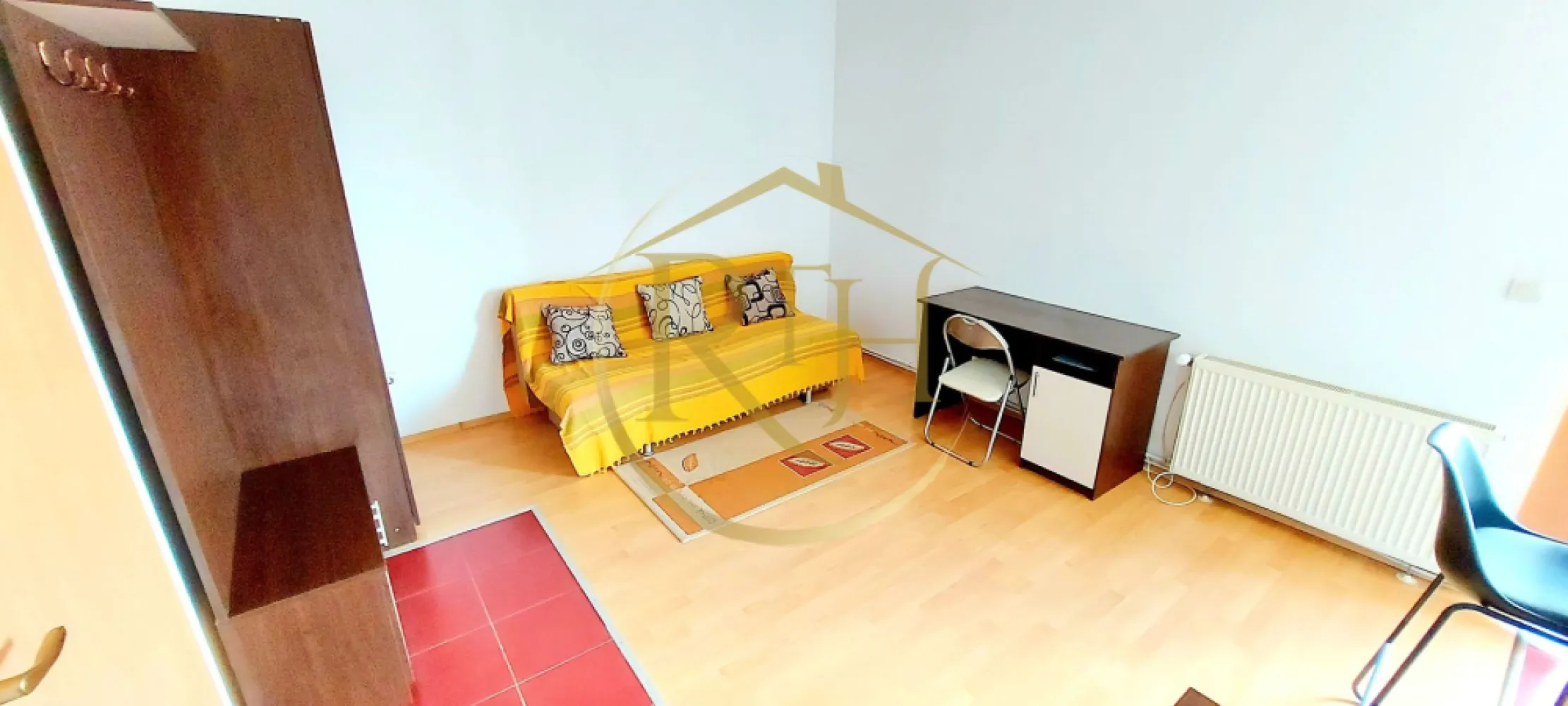 Oferim spre inchiriere, apartament 1 camera, studio, Zona Soarelui - Inchiriez apartament 1 camera, situat la etajul 2 in Bloc Nou zona Soarelui, loc de parcare inclus in pret, la doar 10 minute de Spitalul Judetean, Continental, Lidl, Auchan, Mega Image, 15 minute pana in Complexul Studentesc.
Apartamentul este complet mobilat si utilat, canapea extensibila, frigider, masina de spalat, plita electrica pentru gatit, baie cu cabina de dus .
Incalzire se face prin centrala proprie a blocului, cheltuieli foarte mici de intretinere, bloc privat, cu loc de parcare .
Apartamentul este ideal pentru un cuplu sau o singura persoana .
Nu se accepta @nimale de companie . Liber de la sfarsitul luni Martie.
Proprietate reprezentata de RealTimHouse.ro . Un pas spre un loc doar al tau !
Vizionare online : https://youtu.be/YhXRhghpK-0
Pret : 230 euro + garantie 230 euro + comision agentie