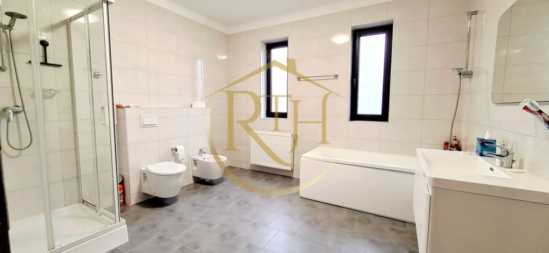 Oferim spre inchiriere casa cu 4 camere in Giroc aproape de Penny ,pet friendly.