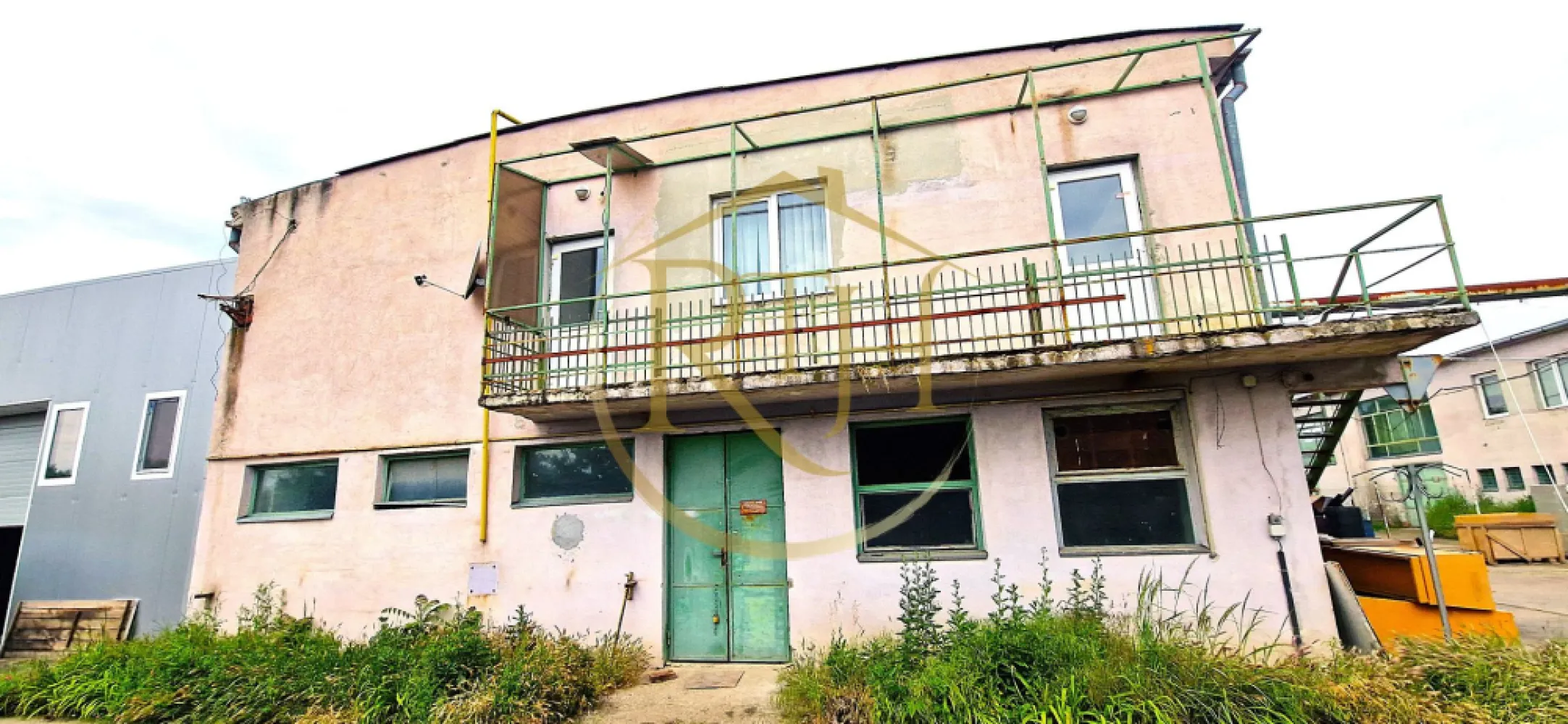 Cladiri si teren de închiriat zona industriala pentru orice tip de activitate.
