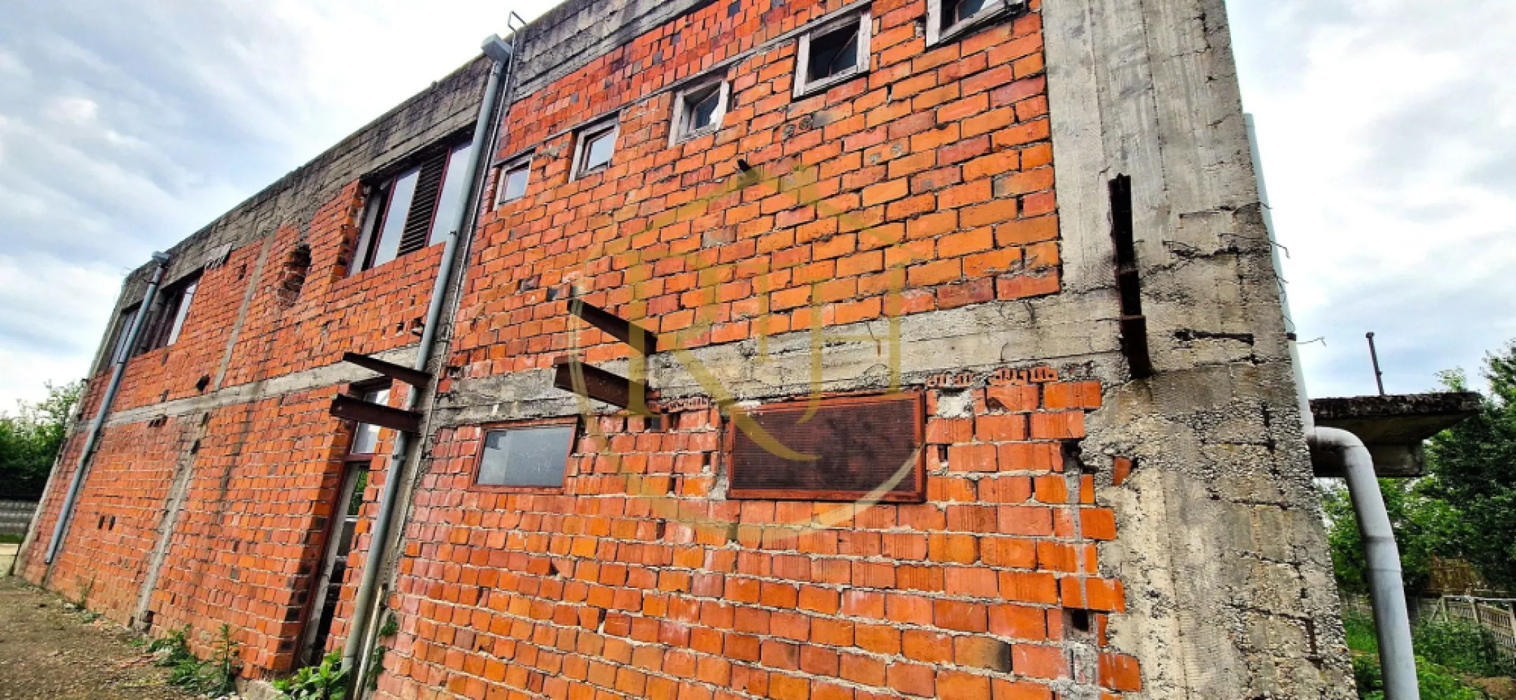 Cladiri si teren de închiriat zona industriala pentru orice tip de activitate.