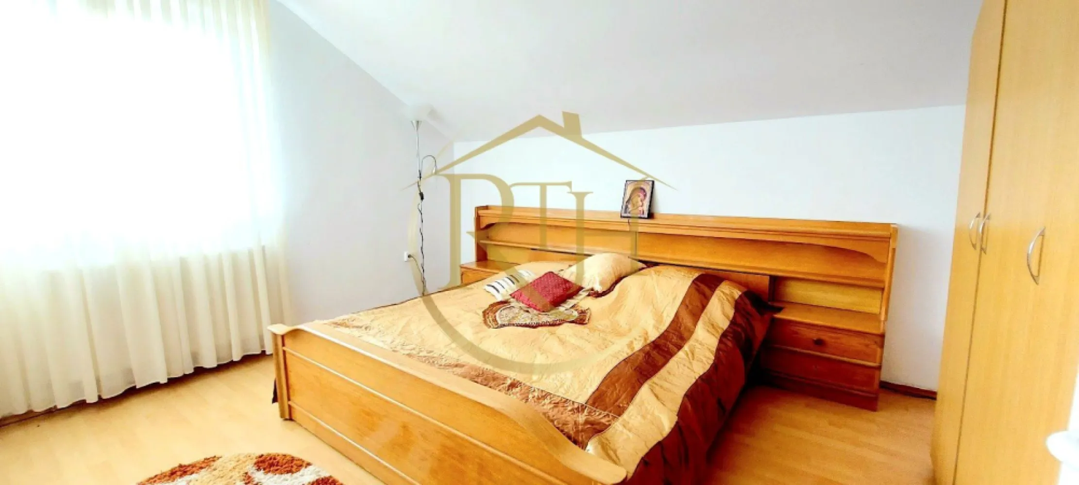 Oferim spre vanzare casa, 6 camere, 162mp utili, 809mp teren, in Giroc