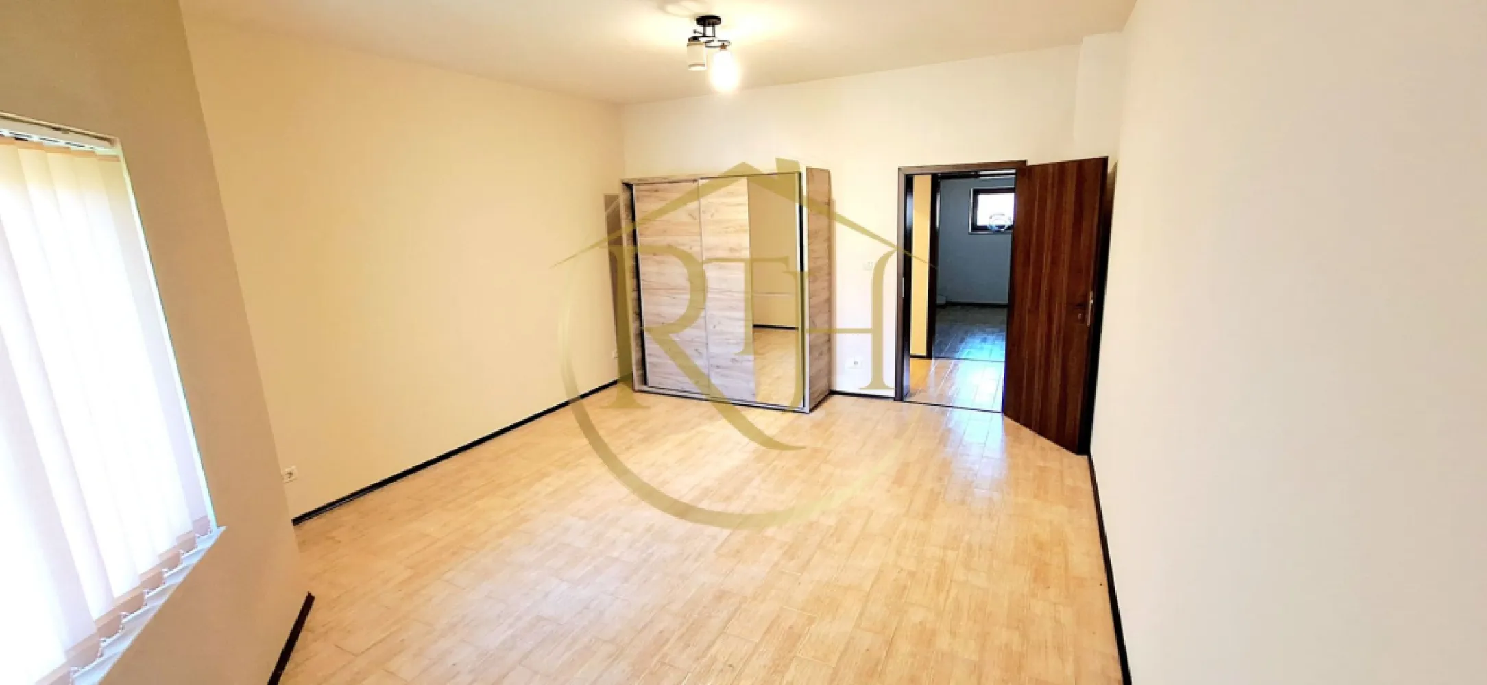Oferim spre inchiriere, casa cu 4 camere pentru locuit sau birouri, Mehala