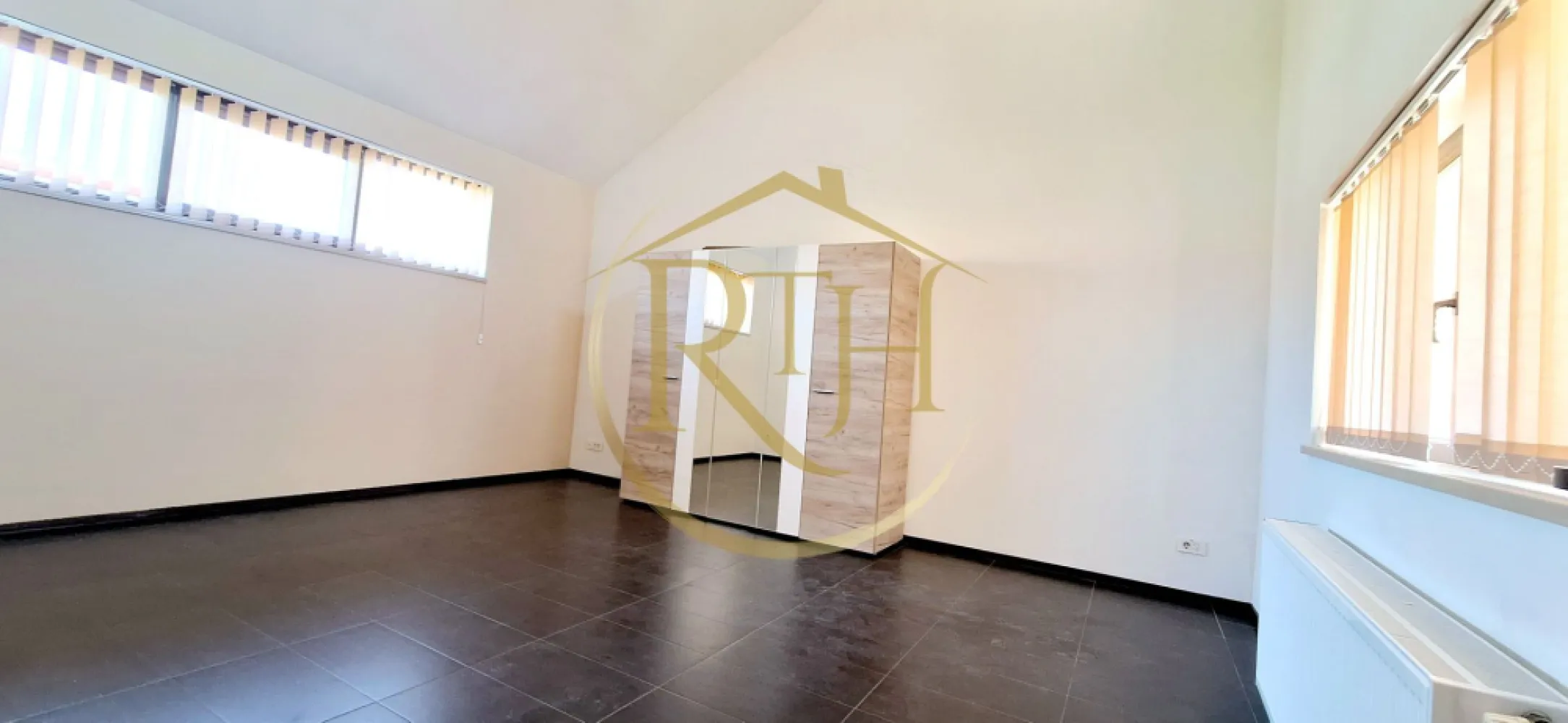 Oferim spre inchiriere, casa cu 4 camere pentru locuit sau birouri, Mehala