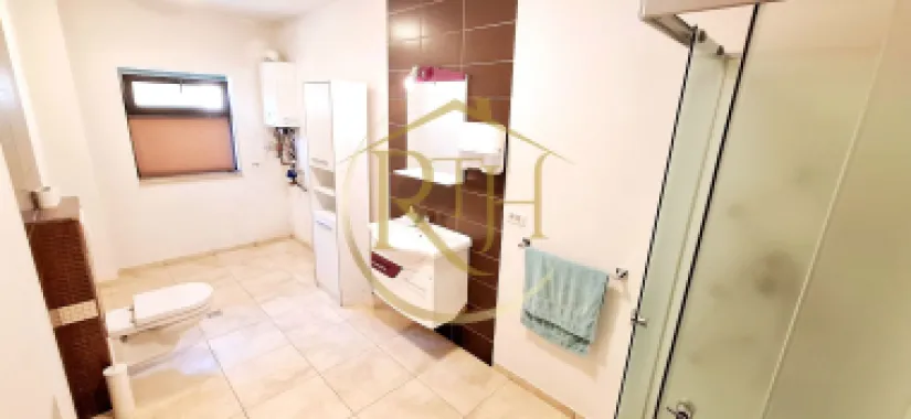 Oferim spre inchiriere, casa cu 4 camere pentru locuit sau birouri, Mehala
