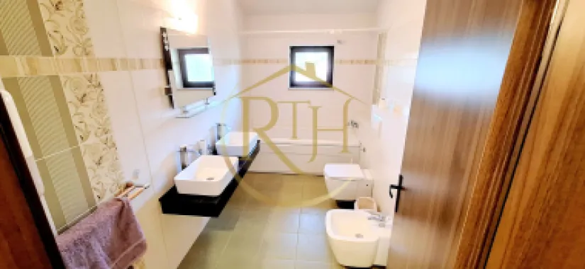 Oferim spre inchiriere, casa cu 4 camere pentru locuit sau birouri, Mehala
